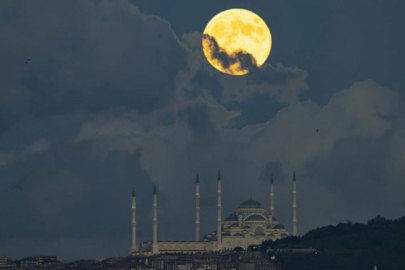 2024'ün en büyük süper ayı Türkiye'yi büyüledi