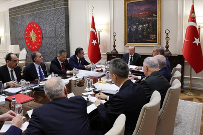 ERDOĞAN, AYAĞININ TOZUYLA GÜVENLİK ZİRVESİNİ TOPLADI