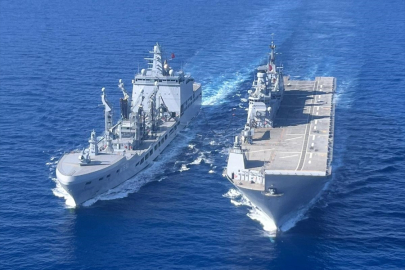 TCG Anadolu ile TCG Derya, ilk defa "denizde akaryakıt ve katı yük ikmali" yaptı