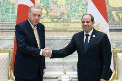 ERDOĞAN'DAN D-8 ZİRVESİ'NDE DİPLOMASİ TRAFİĞİ
