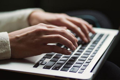 Gençlerin günlük ortalama 4,5 saati internette geçiyor