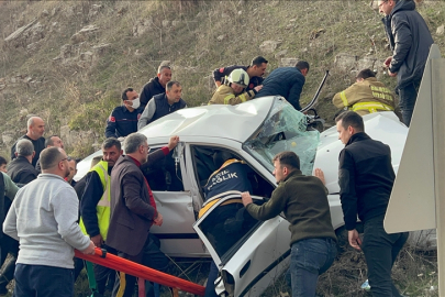 Balıkesir'de feci kaza 2 kişi öldü, 18 kişi yaralandı