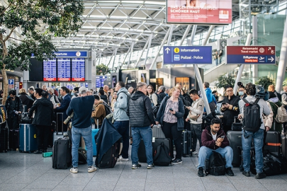Frankfurt Havalimanı'nda 120 uçuş iptal edildi