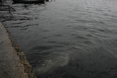 Üsküdar'da kanalizasyon suyu denize aktı