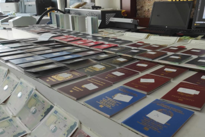 Sahte kimlik ve pasaport operasyonu: 8 tutuklama