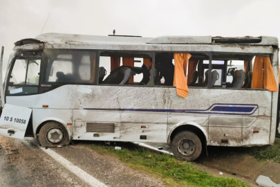 İŞÇİ SERVİSİ DEVRİLDİ: 18 YARALI