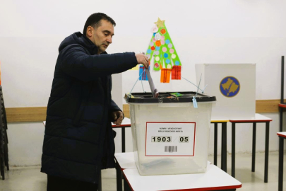 Kosova'da halk sandık başında