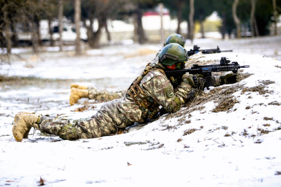 SINIR ÖTESİNDE 20 TERÖRİST ETKİSİZ HALE GETİRİLDİ