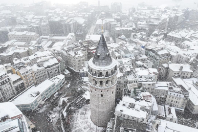 İstanbul'da kar yağışı aralıklarla sürüyor