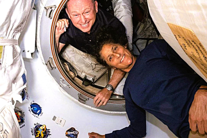 UZAYDA 9 AYDIR MAHSUR KALAN  2 ASTRONOT DÜNYAYA DÖNÜYOR