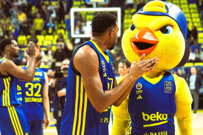 FENERBAHÇE SEZONUN BİTİMİNE  2 MAÇ KALA LİDERLİĞE YÜKSELDİ