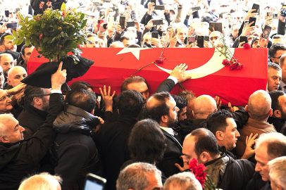SANATÇI VOLKAN KONAK İÇİN  İSTANBUL’DA TÖREN DÜZENLENDİ