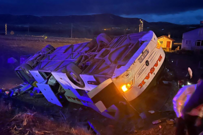 Sivas'ta yolcu otobüsü devrildi: 2 ölü, 18 yaralı