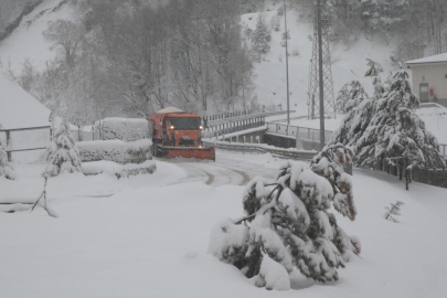 Bolu Dağı'nda kar yağışı sürüyor