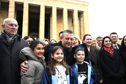 CHP’NİN YENİ SEÇİLEN PM VE YDK  ÜYELERİ ANITKABİR'İ ZİYARET ETTİ
