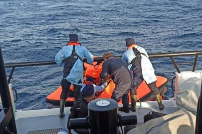 Ege'de göçmenleri taşıyan bot battı: 2 kişi öldü