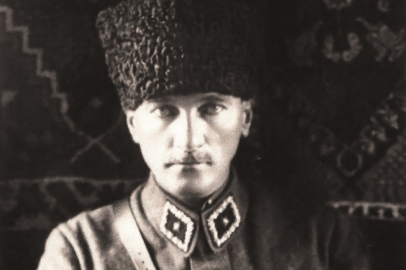 ‘KARANLIKTA AKAN BİR YILDIZ:  M.K. ATATÜRK’ SERGİSİ AÇILDI