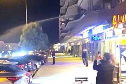 Gürültücü sürücülerin araçlarına  balkondan hortumla su sıktı