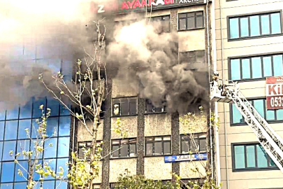 İSTANBUL SULTANGAZİ'DE AYAKKABI  İMALATHANESİNDE YANGIN ÇIKTI