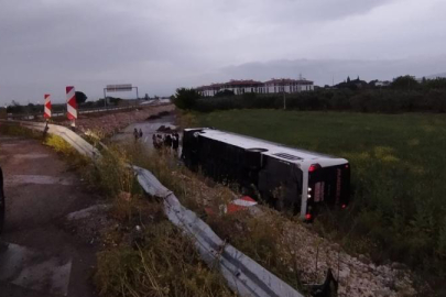 Manisa'da yolcu otobüsü devrildi: 16 yaralı