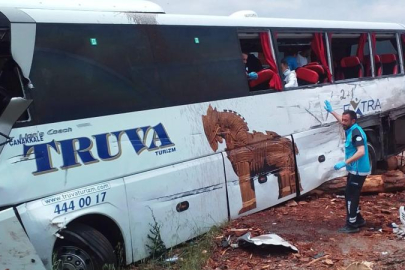 ÇANAKKALE'DE KAZA: 8 ÖLÜ, 20 YARALI