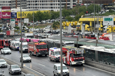 BEYLİKDÜZÜ'NDE METROBÜS KAZASI 1 KİŞİ ÖLDÜ, 2 AĞIR 20 YARALI VAR