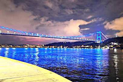 FSM KÖPRÜSÜ MAVİ RENGE BÜRÜNDÜ