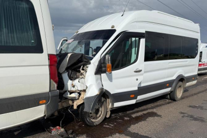 Şarlıurfa'da minibüsler çarpıştı: 28 yaralı