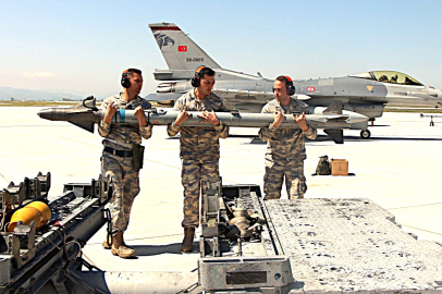 F-16'lar 15 dakikada göreve hazırlanıyor