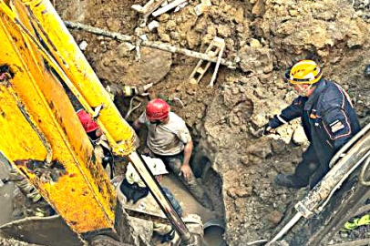 Göçük altında kalan işçi kurtarıldı