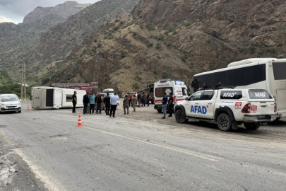 HAKKARİ'DE KAZA: 12 ASKER YARALI