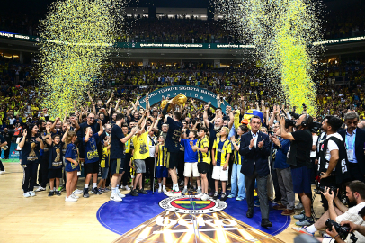 FENERBAHÇE BEKO, 12. KEZ ŞAMPİYON OLDU DÜNYANIN EN GÜZEL TAKIMI=84 MAÇ 3 KUPA